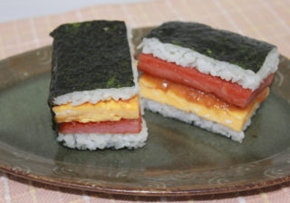 スパむすび ポーク玉子おにぎり レシピ 作り方 By 沖縄調味料屋 赤マルソウ商店 楽天レシピ