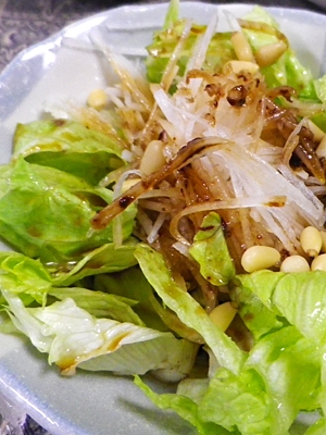レタス大根の豆板醤松の実サラダ