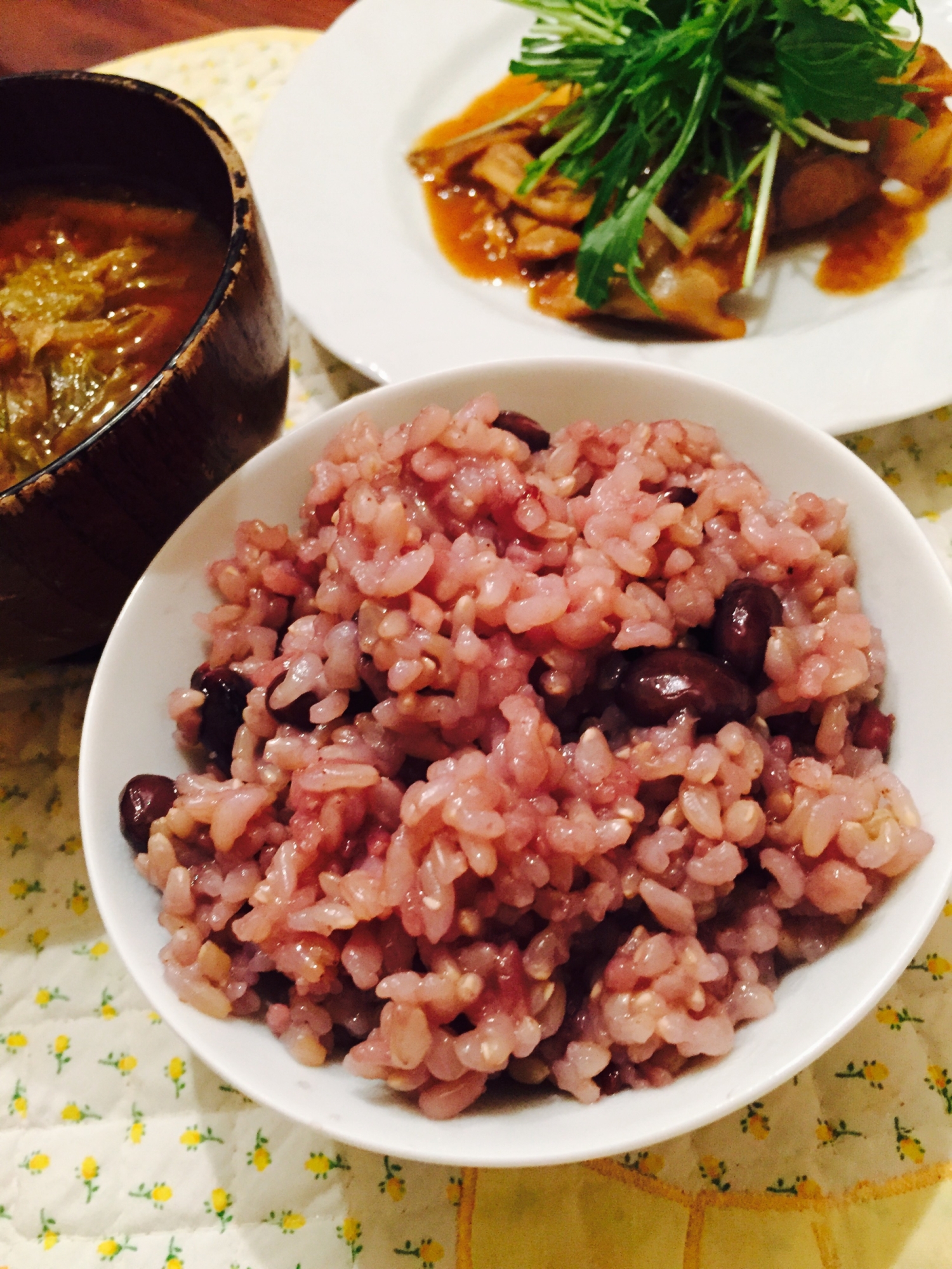 土鍋で炊きます！玄米の黒豆ご飯！