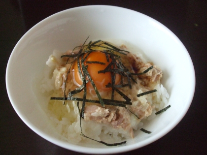 缶詰でつくる♪まぐろとろろ丼