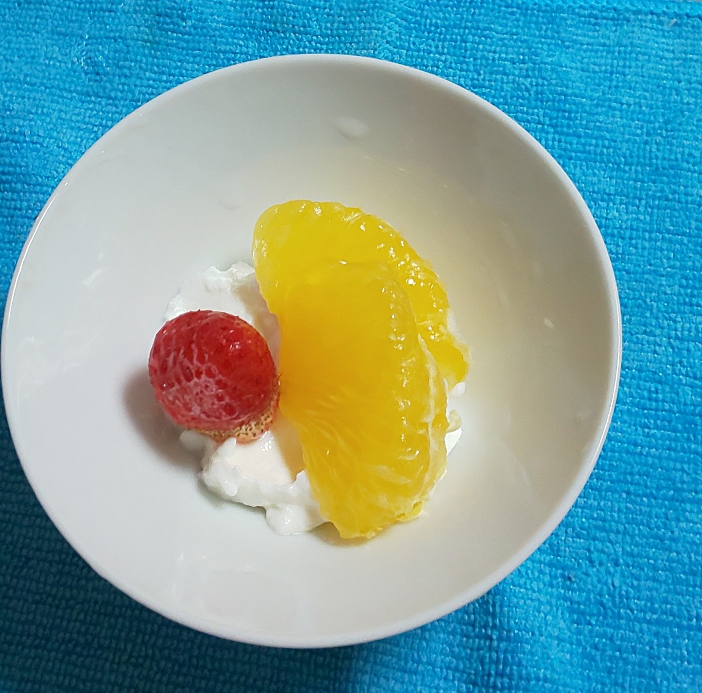 ヨーグルト甘夏といちごを♪