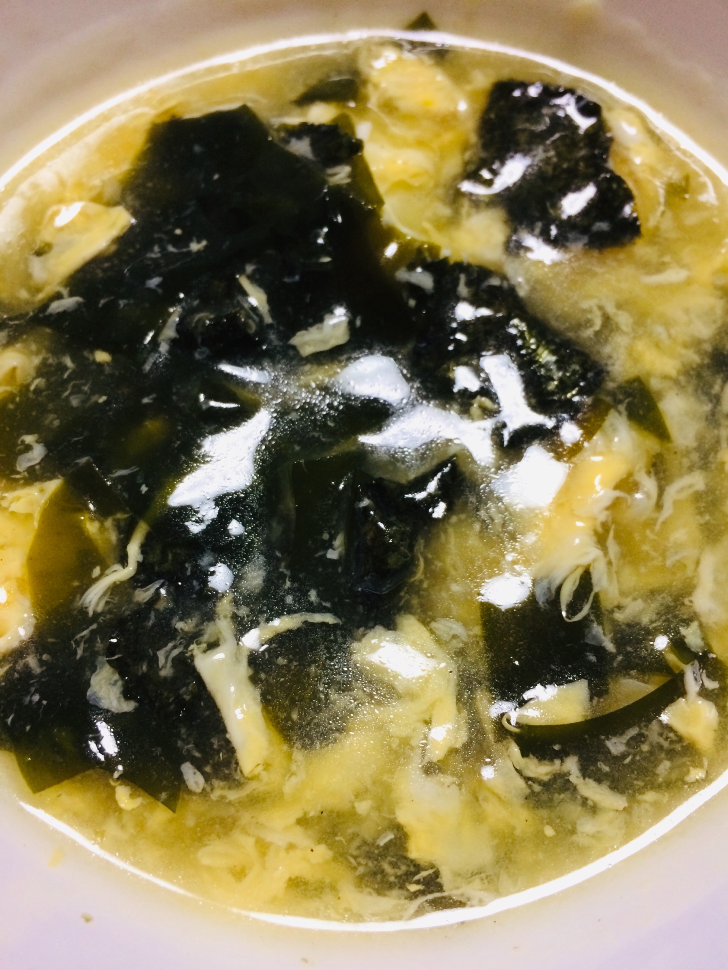 水餃子の茹で汁で卵わかめスープ