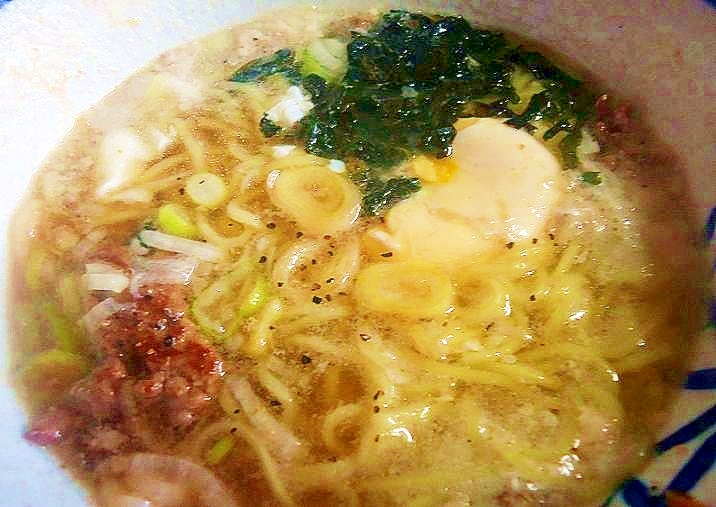 冷凍ラーメンで　挽肉焦がし葱ラーメン