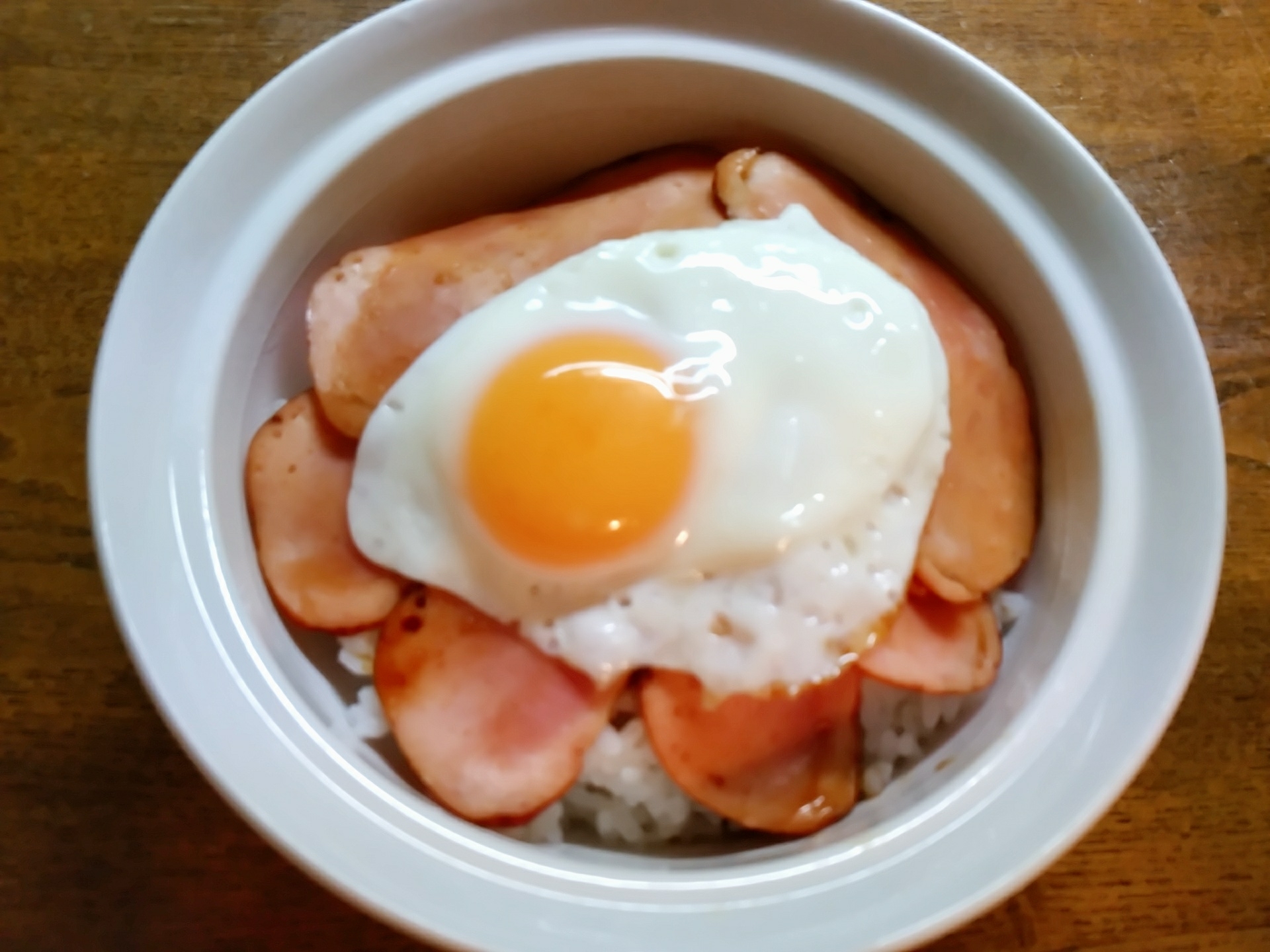 焼き豚目玉焼き丼