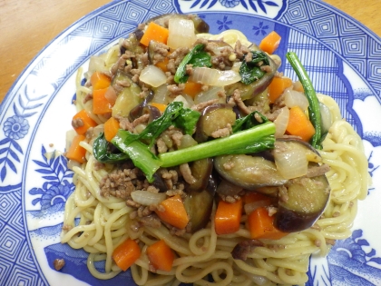 やきそばの麺で作りました。ナスと小松菜で彩って美味しく頂きました。ご馳走さまでした。