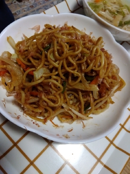 ごま油で香ばしい！和そばの大葉玉子焼きそば