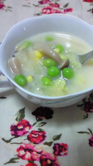 えんどう豆と豆乳のまめ豆スープ