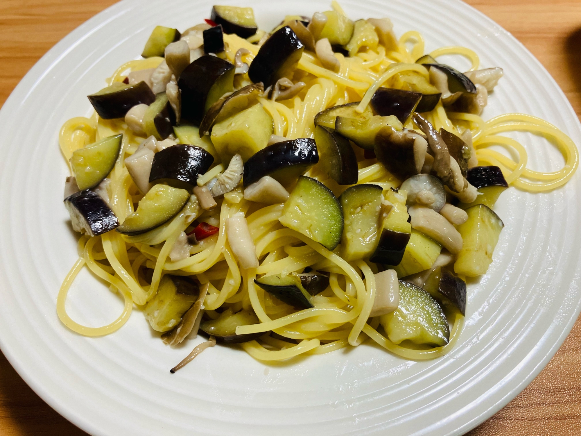 ナスとしめじのペペロンチーノ