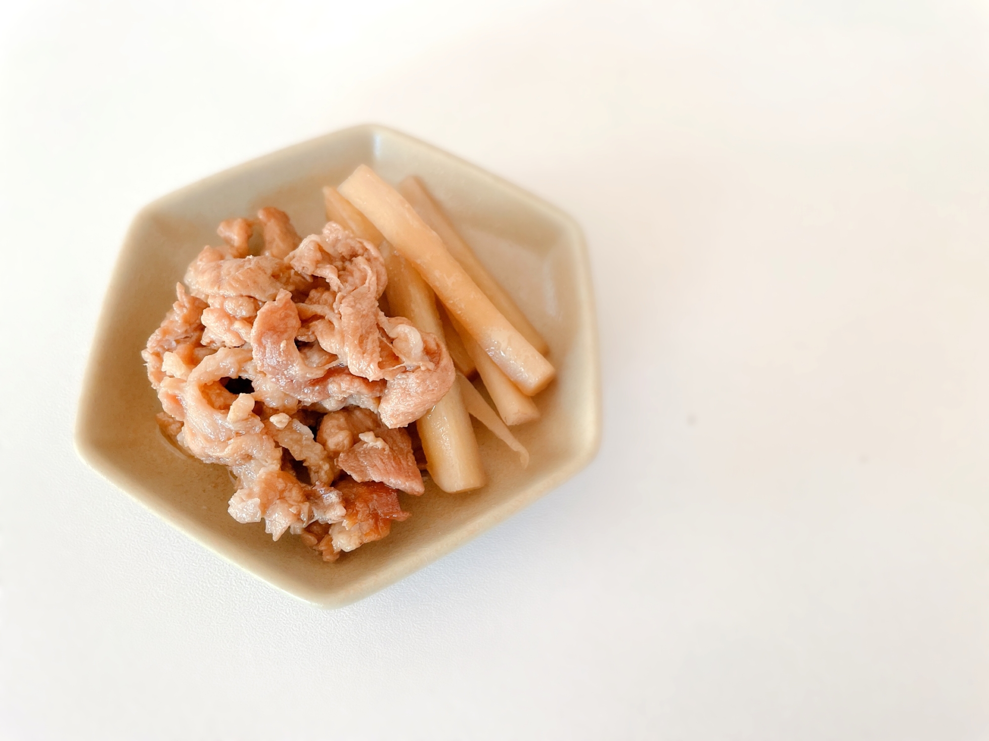 ノンオイル！お弁当にピッタリ、豚肉とごぼうの甘辛煮