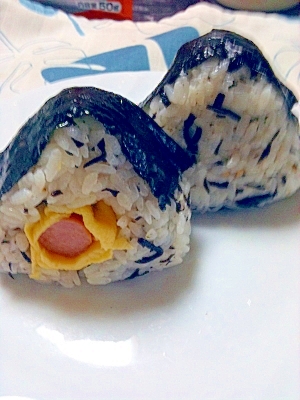 卵焼きの中にウインナーとひじき 味付けのりおむすび レシピ 作り方 By Polaris36 楽天レシピ 卵焼きの中にウインナーとひじき 味付けのりおむすび レシピ 作り方 By Polaris36 楽天レシピ