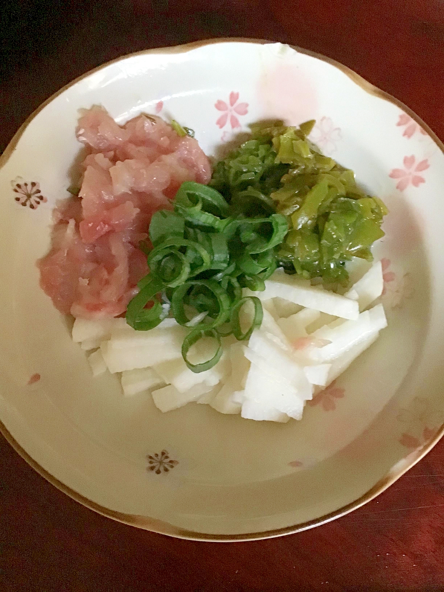 メカブと長芋とびんちょうマグロとネギの和え物。