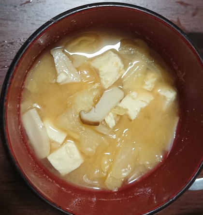 お味噌汁～キャベツ・エリンギ・豆腐～