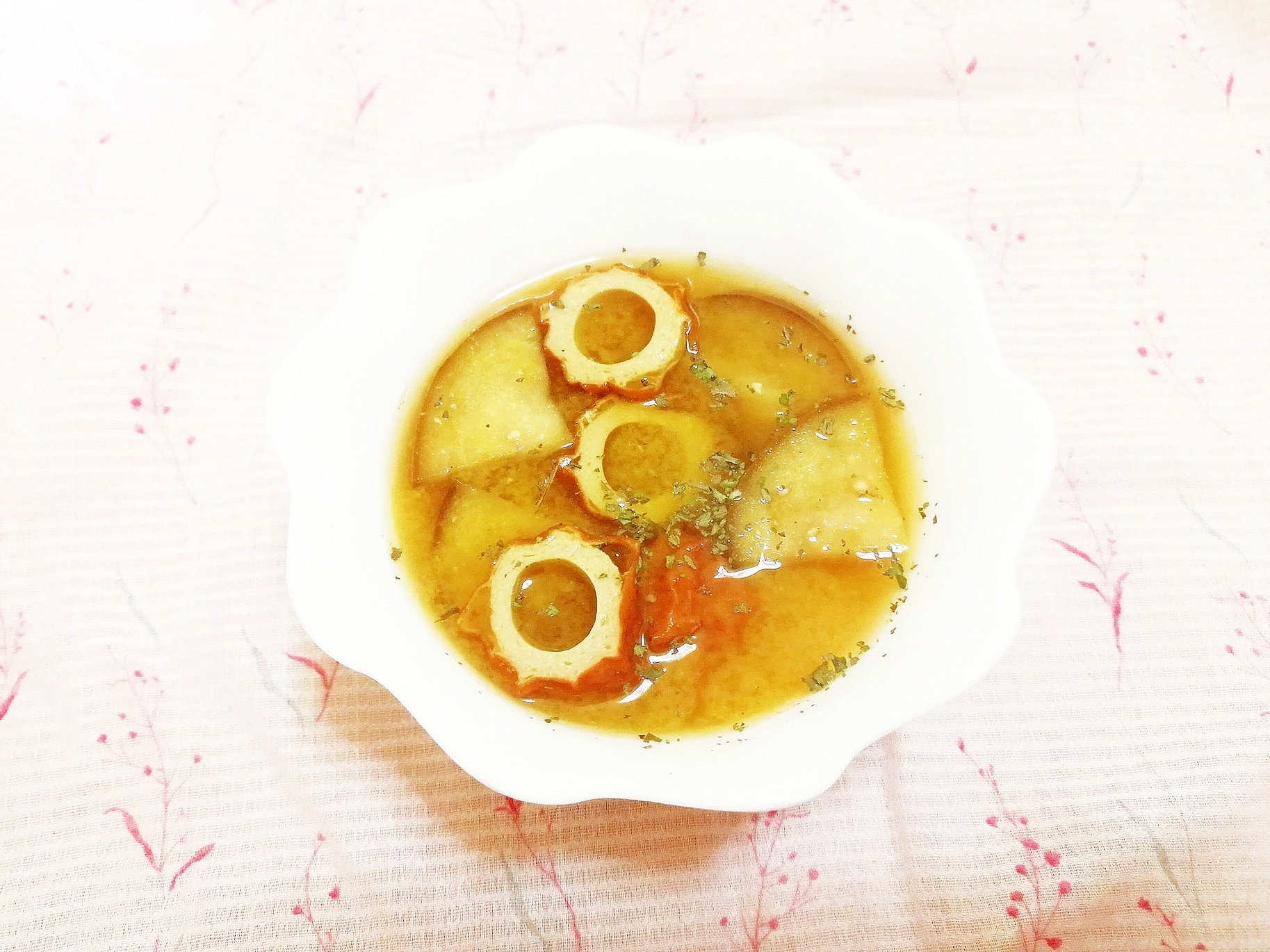 ターメリック風味♪茄子と竹輪の味噌スープ