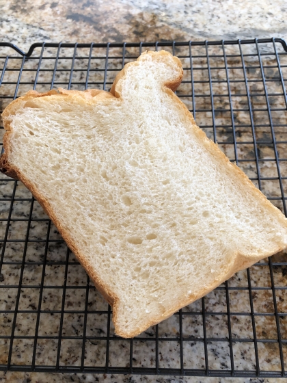 完璧なソフトで美味しい食パンができました！朝からふわふわのパンをこれから食べられます。