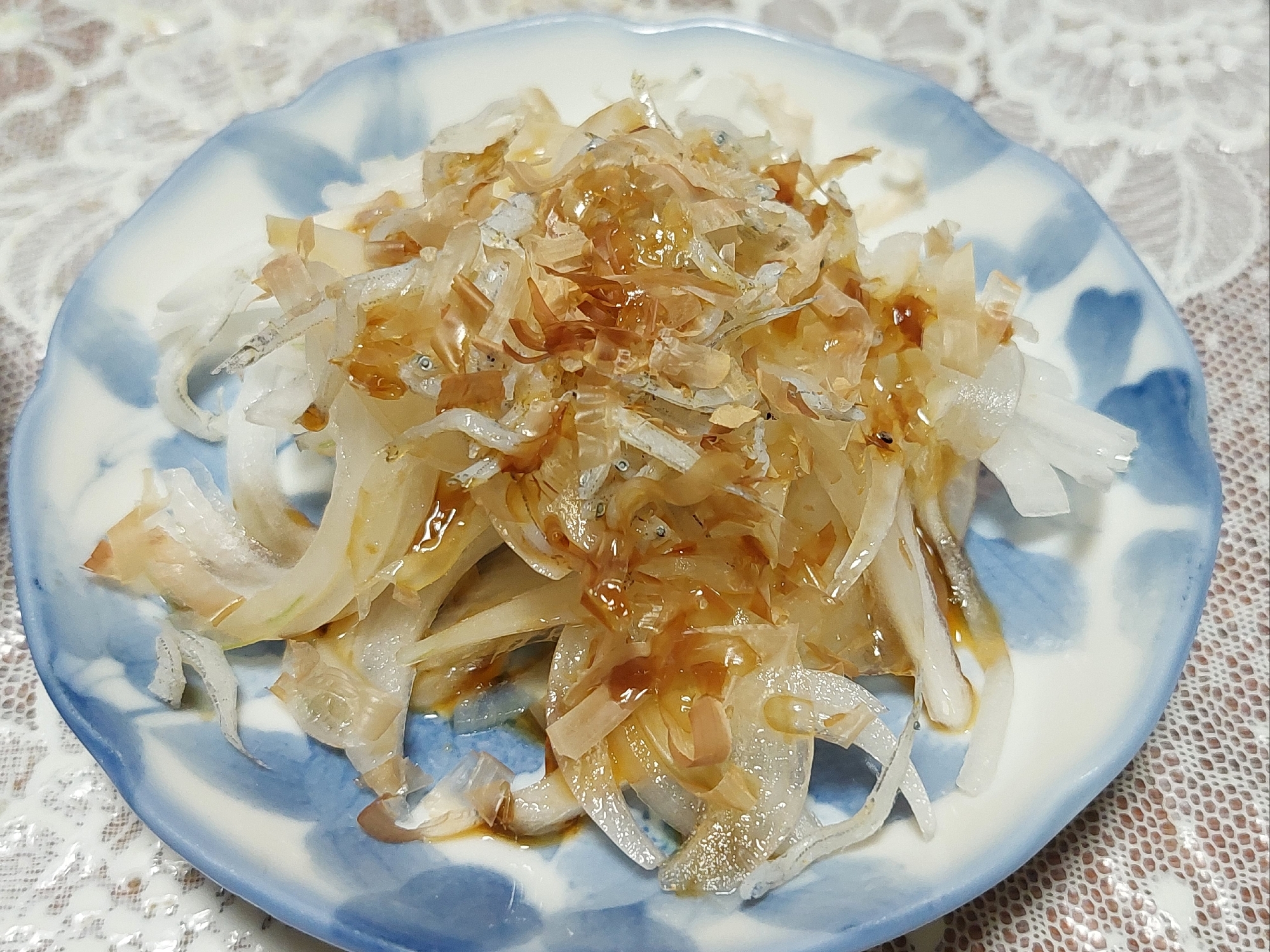新玉ねぎとかつお節としらすのおひたし