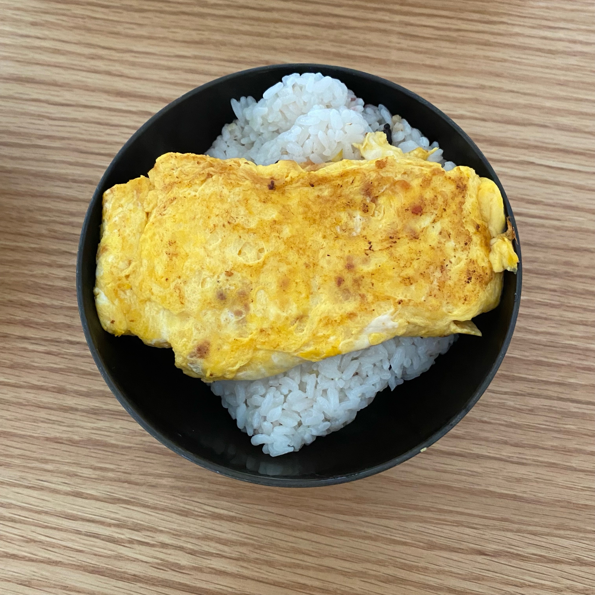 シュリンプチリソルト味のたまご丼