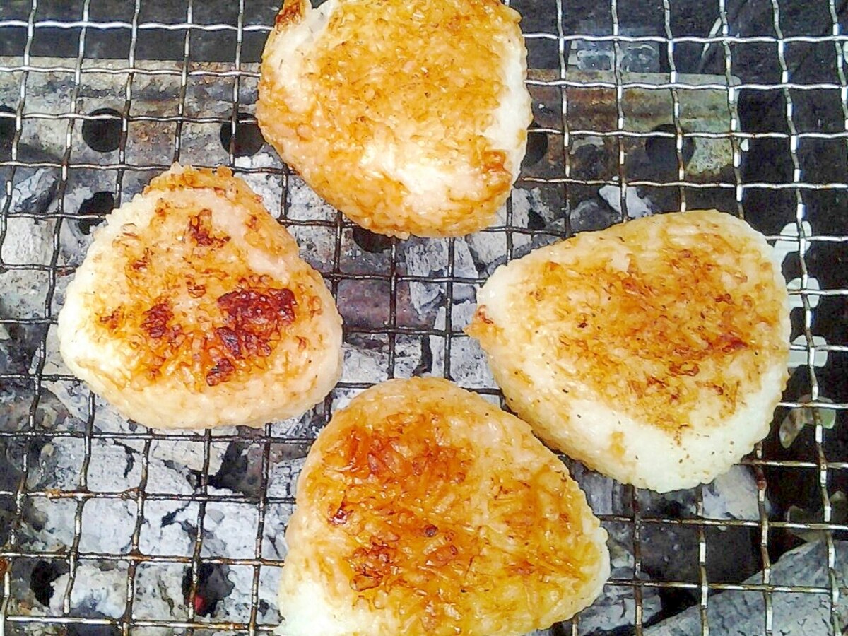 バーベキュー 焼肉のたれで焼きおにぎり レシピ 作り方 By Happy Kitchen 楽天レシピ バーベキュー 焼肉のたれで焼きおにぎり レシピ 作り方 By Happy Kitchen 楽天レシピ