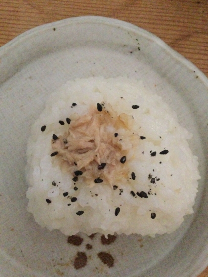 ツナマヨごまおにぎり