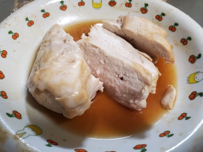 鶏むね肉で作りました。フォークで穴を開けたり、レンジで調味料が泡立つのを眺めるのが愉快でした。