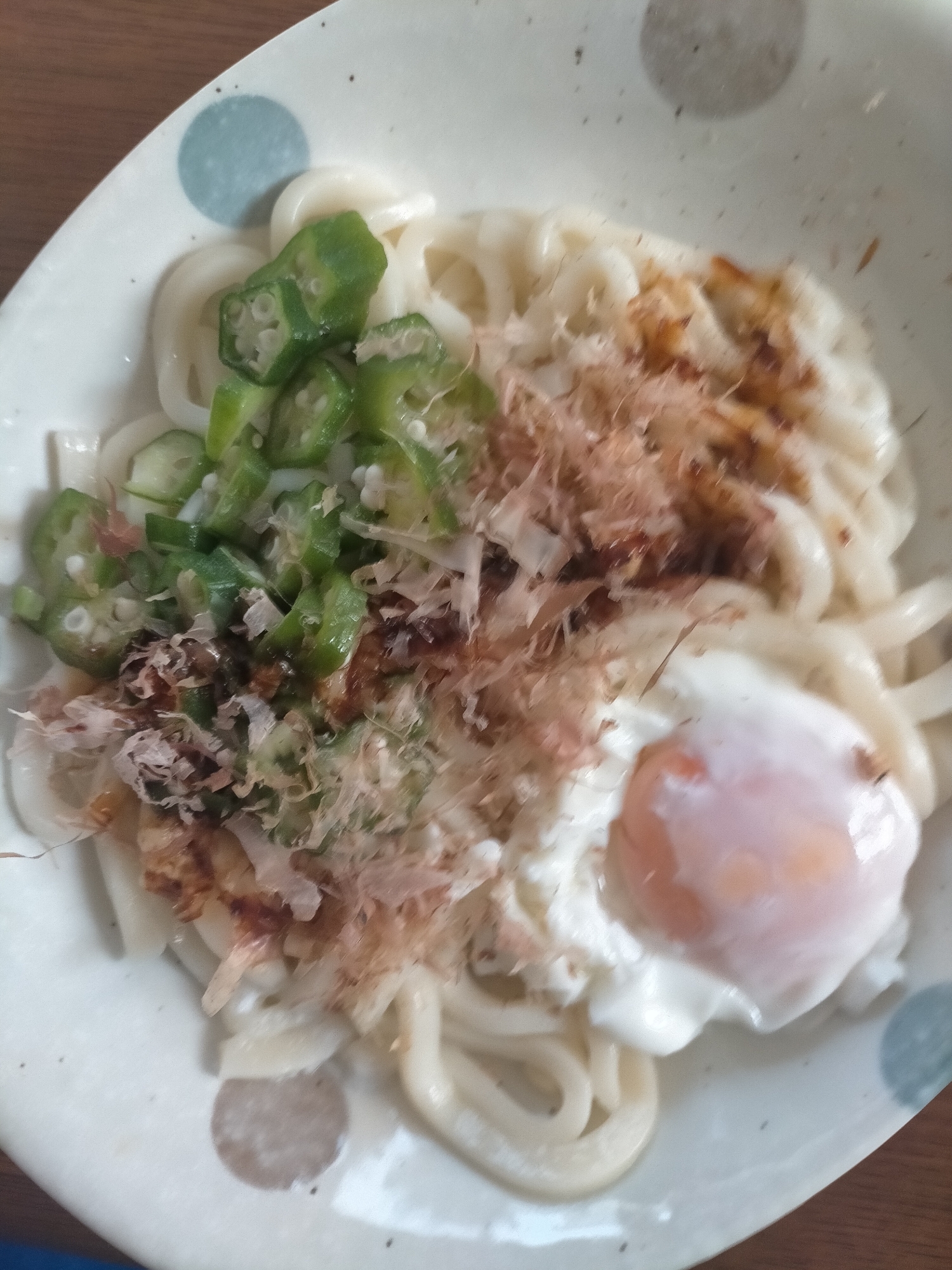 オクラと卵の醤油ぶっかけうどん