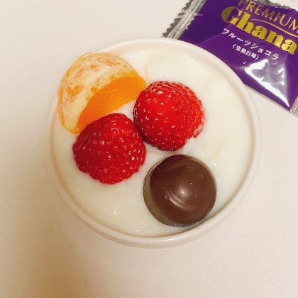 ヨーグルトに♪いちごとみかんを
