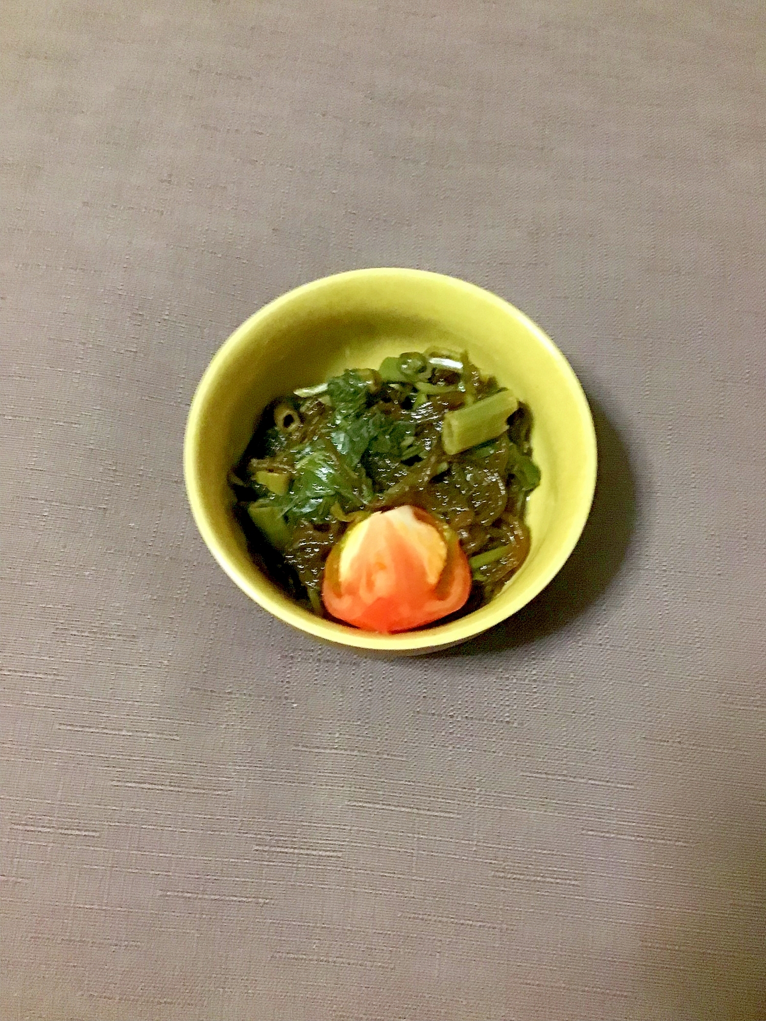空心菜とモズクの酢の物。