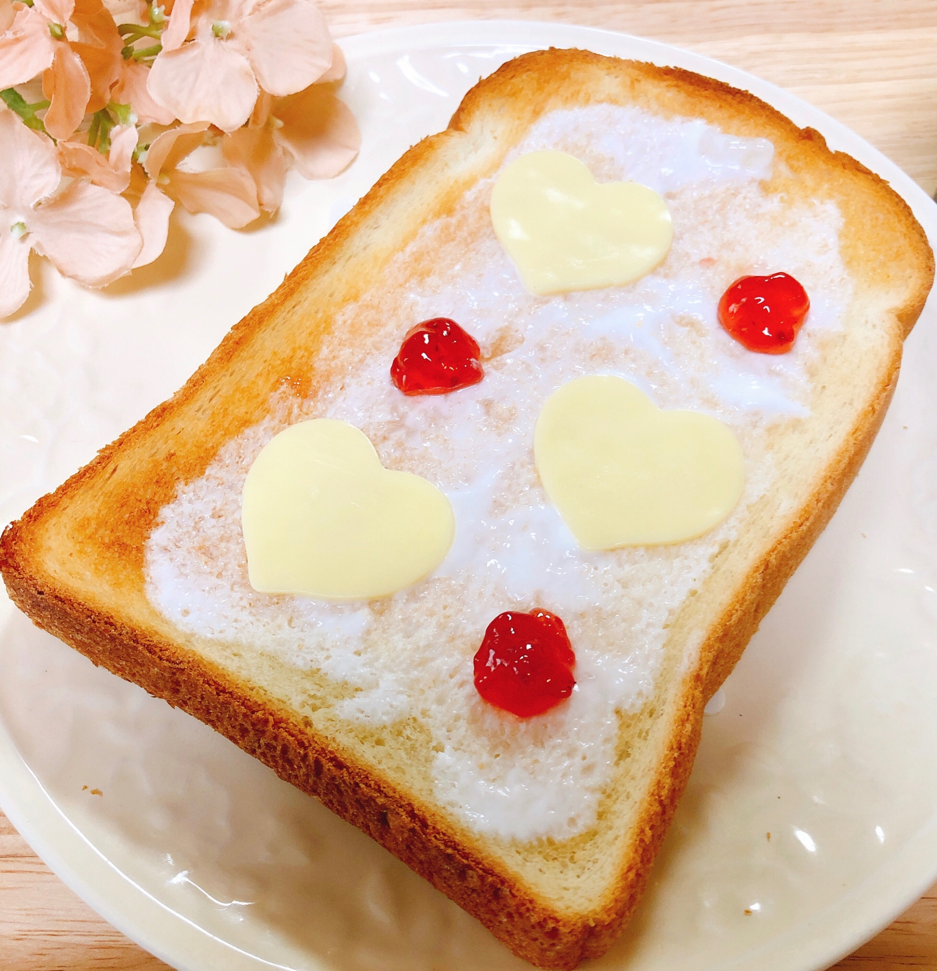 ジャムとヨーグルトのトースト