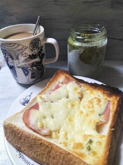 きょうはこちら♬普段前日の夜作って朝本焼きするんですが頑張って朝作ってみました✨柚子胡椒ピリリと効いてて美味しいトーストに♡素敵レシピ感謝(⁠◕⁠ᴗ⁠◕⁠✿⁠)