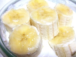 砂糖のついていないヨーグルトで♡
バナナの自然な甘さに癒されます（*^^*）
満足感があり、体にいいおやつ♡