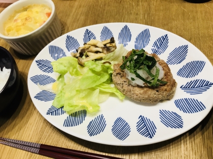 いつものハンバーグよりもふわふわ美味しくできました！大葉は混ぜずに大根おろしと一緒にのせてみました♩旦那にも好評だったので、また作ります！