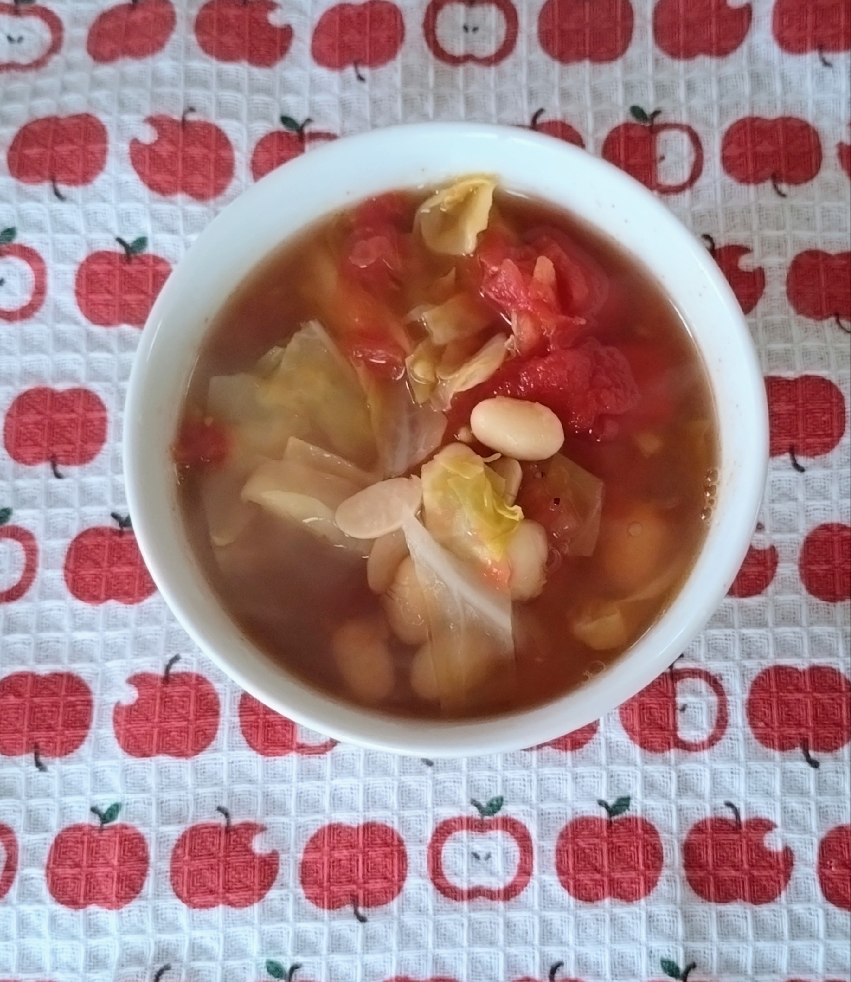 キャベツとトマトと大豆のスープ☆