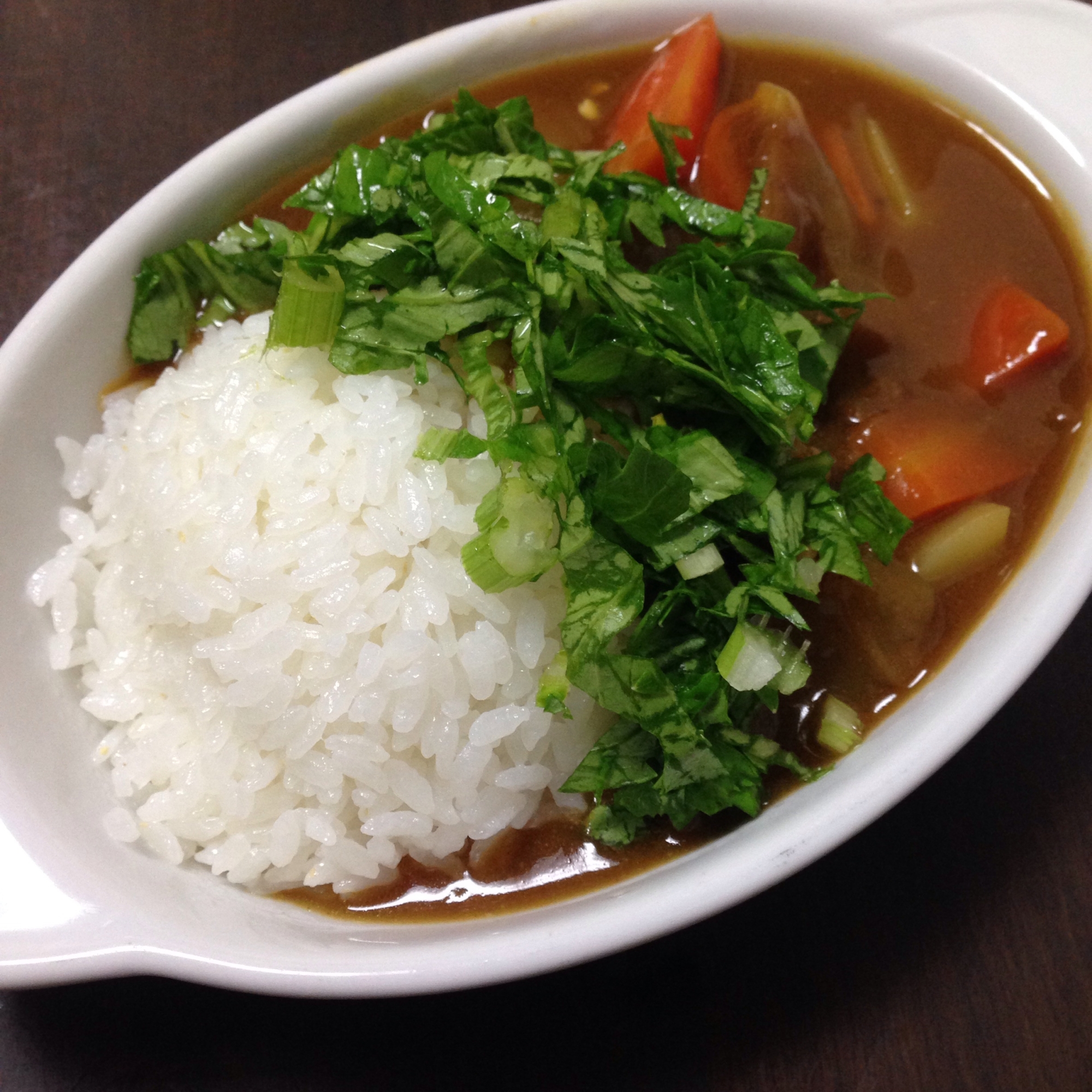 セロリの葉をトッピング♪チキンカレー♪