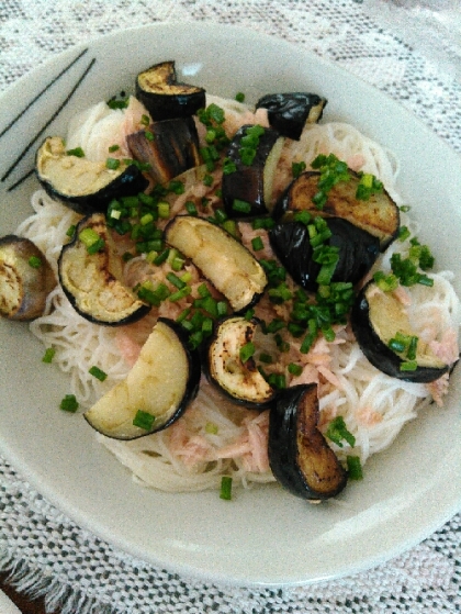 朝食にいただきました☆トマトを入れ忘れました。ツナと茄子でもとっても美味しかったです♡また作ります♪
ご馳走さま♡(#^.^#)♡