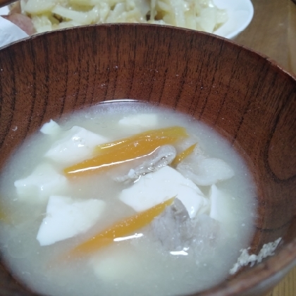 今日のお汁！　　　「椎茸と豆腐の味噌汁」　　♪♪