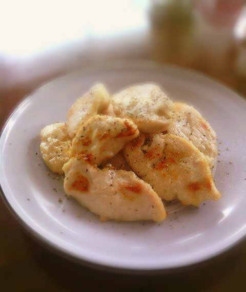 ゴマ油とレモンが新しい、しっとりグリルチキン