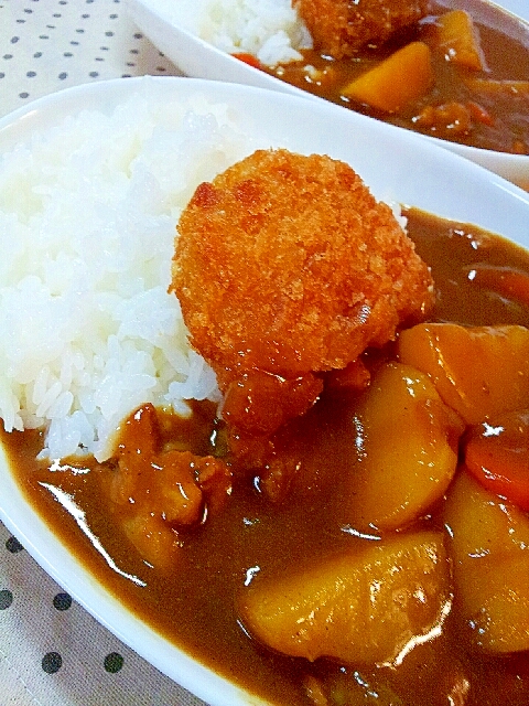 冷凍コロッケを揚げてのせた✿カレーライス❤