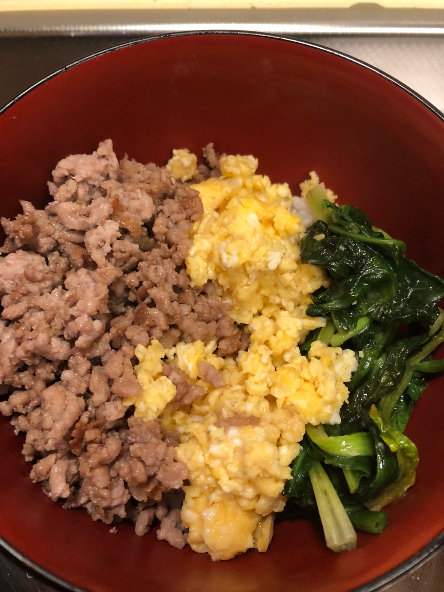 バター醤油が香ばしい♪フライパンひとつで♪三色丼