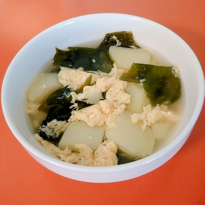 じゃがいもワカメたまごのスープ