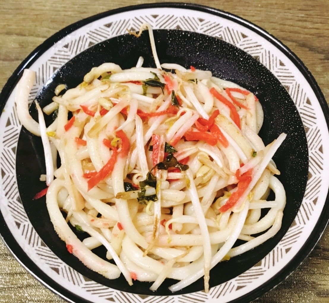 紅ショウガと紫蘇とモヤシの和風焼きうどん