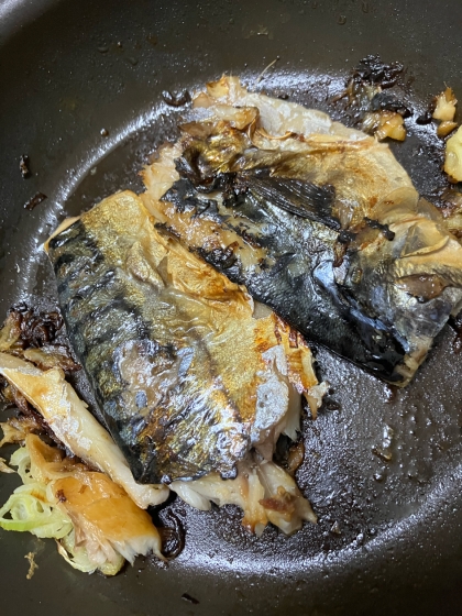 フライパンで簡単！ごま油香る♪鯖の塩焼き