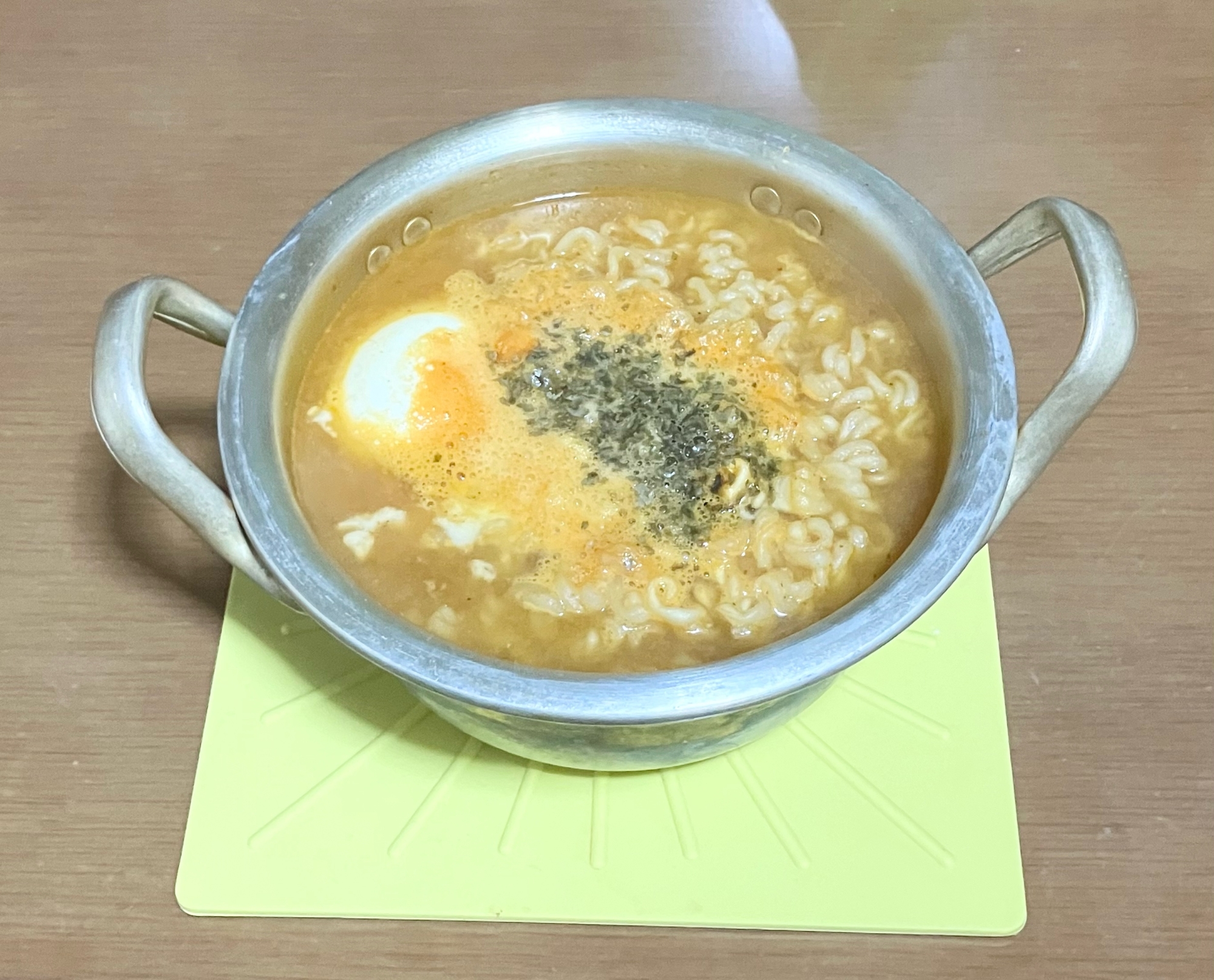 簡単☆茹で卵入り辛ラーメン