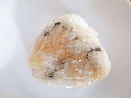 海苔がご飯に混ざったおにぎりもいいですね♪
美味しく頂きました(*^-^*)