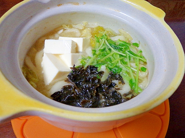 お味噌汁具材で♪柔らか味噌煮込みうどん