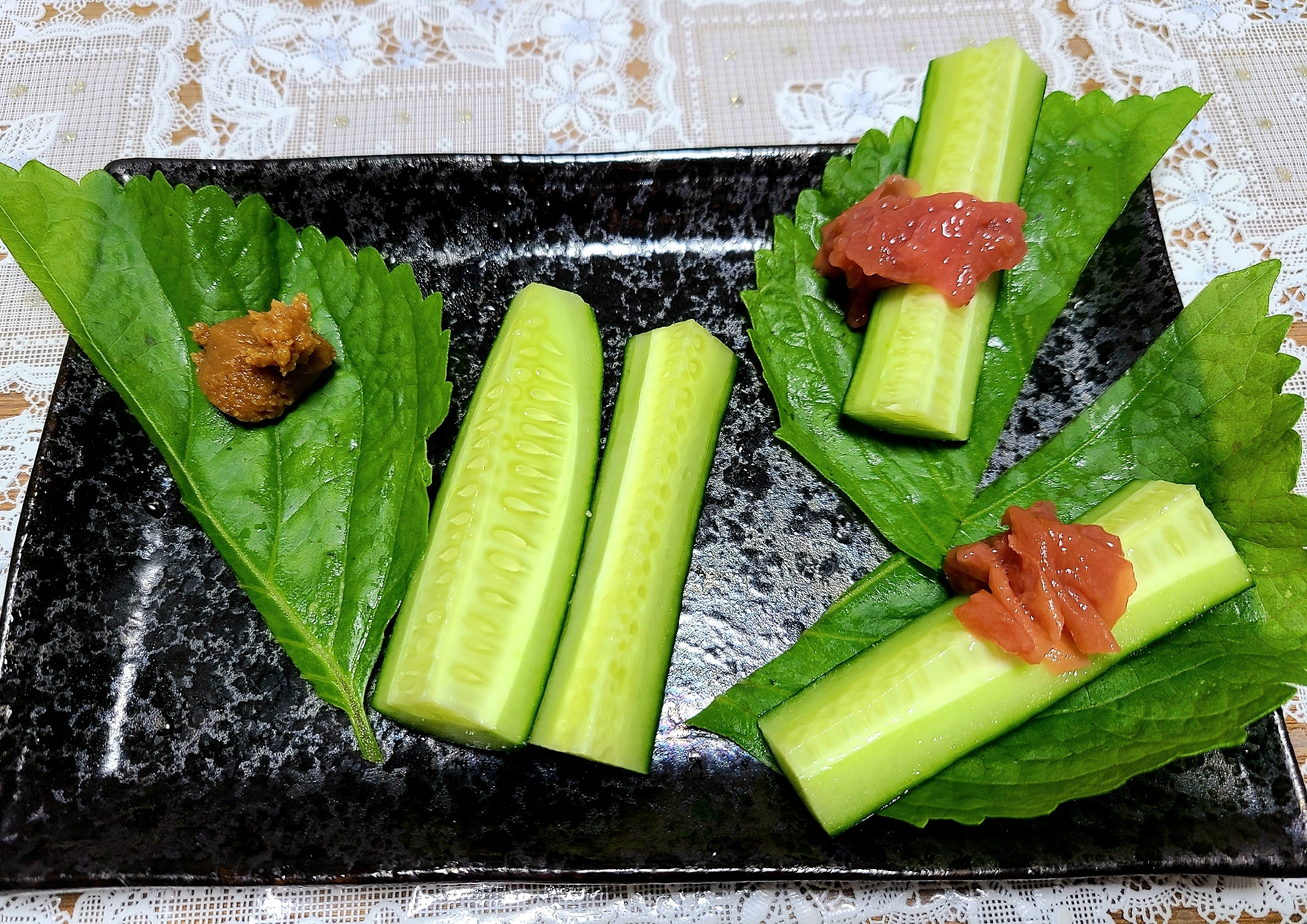 夏に嬉しいオツマミ キュウリ ~ 梅 ・ 大葉