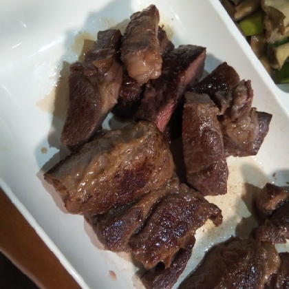 ストウブDE〜牛肩ロース肉のステーキ
