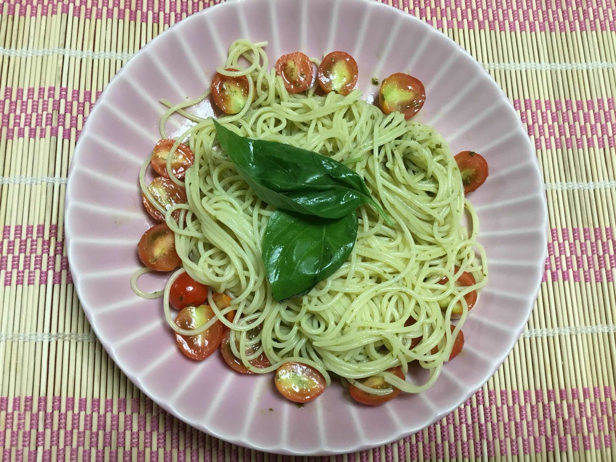 ミニトマトとバジルソースパスタ