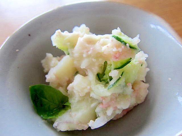 胡瓜とスチーム鱈子バジルポテトサラダ