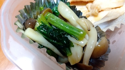 小松菜とキノコのバター醤油炒め