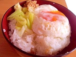 目玉焼きのっけ丼