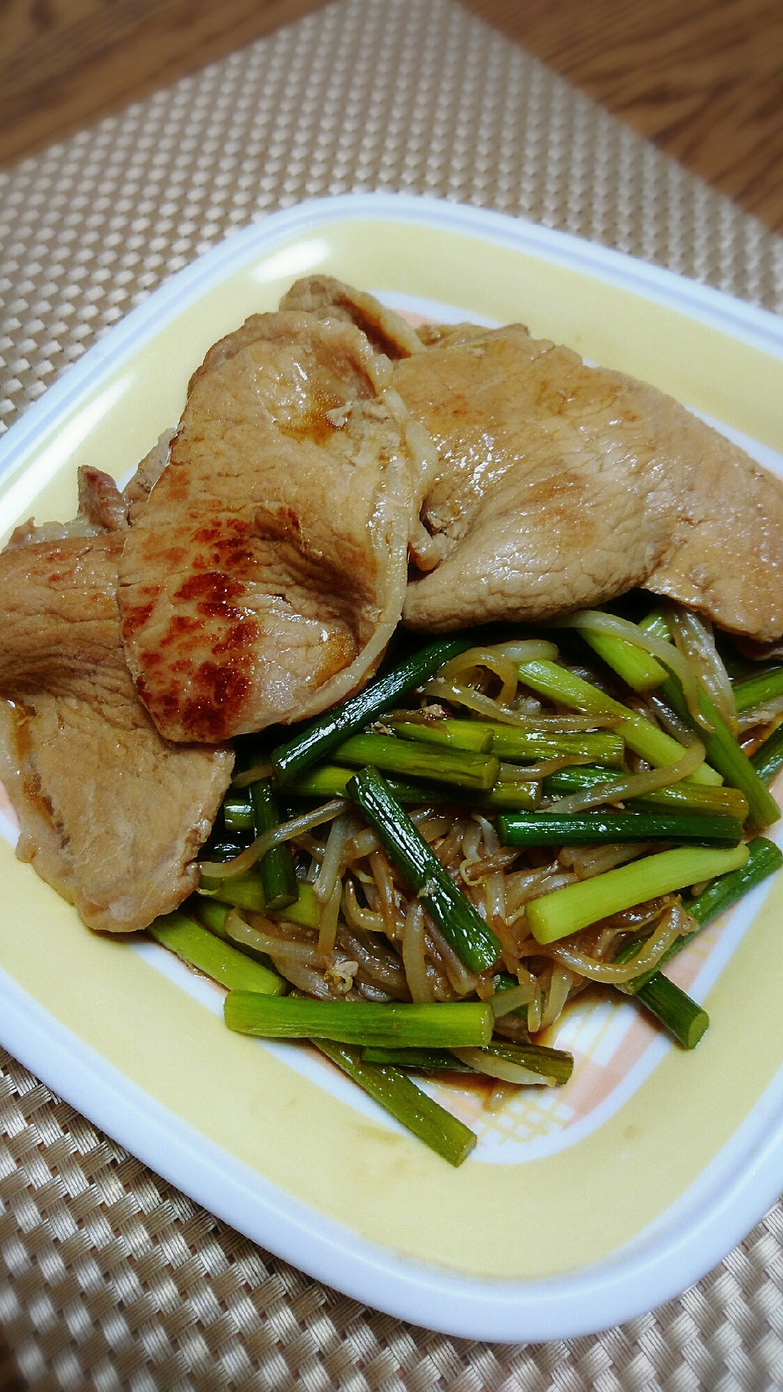 がっつり豚肉とニンニクの芽とモヤシ炒め